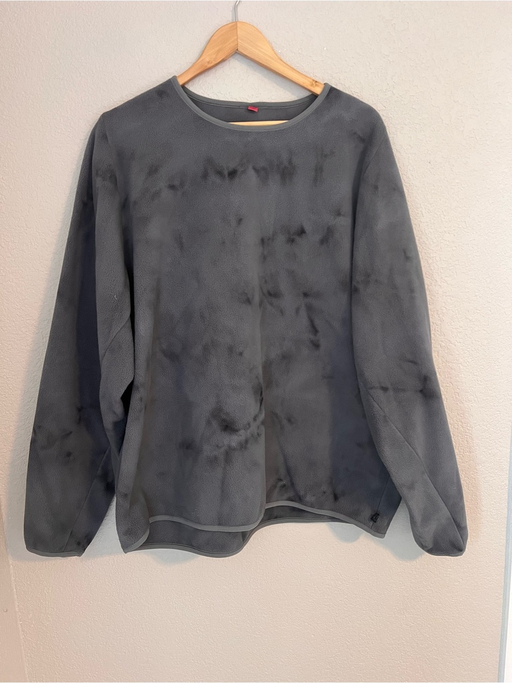 lululemon athletica Men's Charcoal Gray Tie-Dye Crewneck Sweater